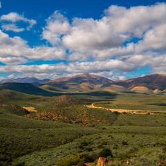 Fototapeta na wymiar Uniondale Heights Pass. The N9 rhighway passes through the Uniondale Heights Pass which descends from the Karoo plateau and passes the town of Uniondale in the Western Cape.