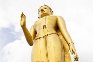 Obraz premium Big Buddha, There is a yellow serpentine on the opposite side. Worshiping the Buddha's image