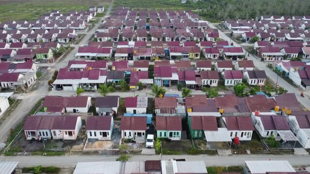 Dense housing that is neatly arranged with the texture of rice fields