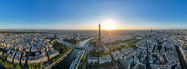 Photo sur Plexiglas Skyline Panoramic aerial view of famous Eiffel Tower in France with colorful romantic sky at twilight.