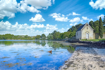 Fototapeta na wymiar Brittany, Ile-aux-Moines island in the Morbihan gulf, the chapel in the village 
