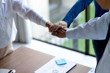 Fototapeta premium group of businesspeople Show the symbol by stacking hands