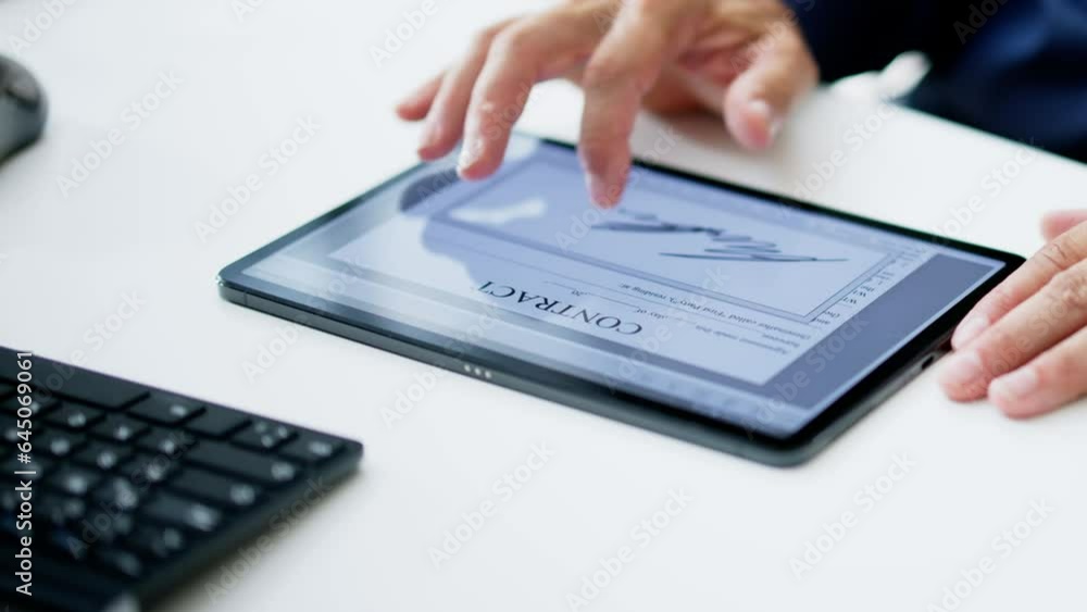 Poster contract e signature