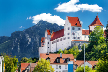 Hohes Schloss Füssen vor den Ammergauer ALpen in Bayern, Deutschland