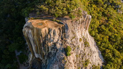 Vista aérea de las cascadas petrificadas en  Hierve el Agua, Oaxaca México.