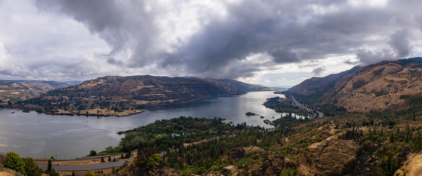 Wide Panorama from Rowena Crest Viewpoint in Mosier, Oregon