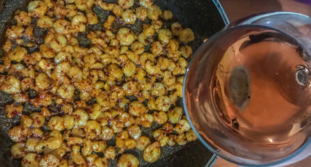 Fried shrimp with red hot pepper sauce and rose wine. © Cenk