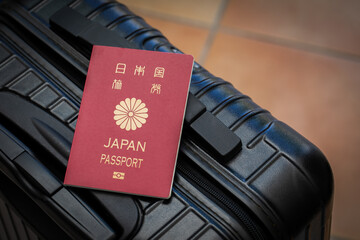 パスポートとスーツケース　passport and suitcase