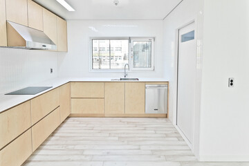 I decorated it with kitchen furniture that took advantage of the wood texture