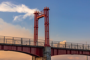 Kumala Island Red Bridge which is access to one of the tourist destinations in Tenggarong City, Kutai Kartanegara Regency, namely Kumala Island.