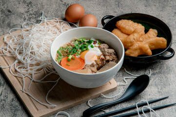 Khao Piak Sen is a food culture in Vietnam. long to Laos including many provinces in the Northeast of Thailand The word "Khao Weak" means boiled rice, porridge. When combined with the word "noodles" © Kan