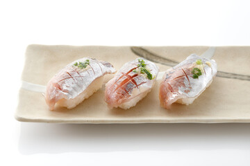 新鮮で美味しそうな鰺の握り寿司