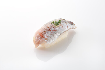 新鮮で美味しそうな鰺の握り寿司
