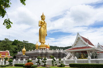 Fototapeta na wymiar Big Buddha, There is a yellow serpentine on the opposite side. Worshiping the Buddha's image