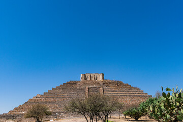 Museo del Sitio El Cerrito es una zona arqueológica en El Pueblito, Corregidora, Querétaro. Presenta la historia de la cultura Tolteca con su pirámide de 29 metros de altura y una base de 83.5 m