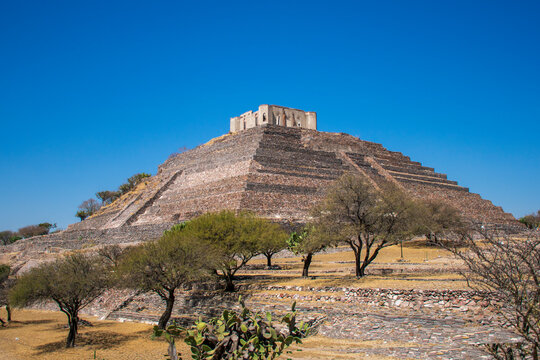 Museo del Sitio El Cerrito es una zona arqueol&oacute;gica en El Pueblito, Corregidora, Quer&eacute;taro. Presenta la historia de la cultura Tolteca con su pir&aacute;mide de 29 metros de altura y una base de 83.5 m