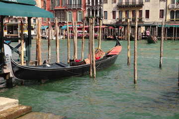 Fototapeta na wymiar Gondelsteg in Venedig, Canal Grande Streetphotography
