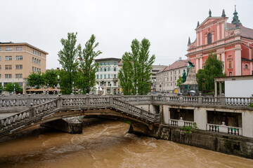 Lubiana's triple bridge (Tromostoje) during the floods (Ljubljana - Slovenia)