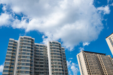 Fototapeta premium commercial buildings in a cloudy day horizontal composition