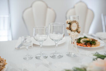 wedding, festive table, glasses, bottles of champagne and alcoholic cocktails	
