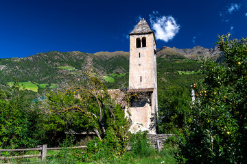 Fototapeta na wymiar Sankt Prokulus-Kapelle von Naturns in Südtirol, Italien