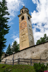 Fototapeta na wymiar Schiefer Turm von St. Moritz, Graubünden, Schweiz