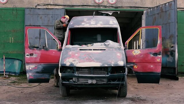 van truck body repair, puttying and painting