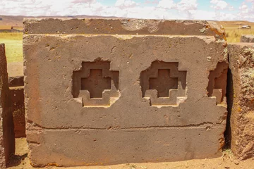 Deurstickers the perfectly carved stones at the archaeological site of puma punku, in tihuanaco - Bolivia © Gustavo