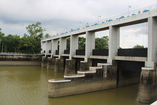Barrage on Monu RIver Moulavibazar