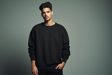 Obraz premium Isolated Portrait of a Fictional Male Model Wearing a Large Oversized Black Colored Sweatshirt on a Plain Blank Background. Generative AI.