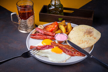 Breakfast with potatoes and bacon and crumpet