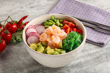 Hawaian cuisine - Poke with cocktail shrimps