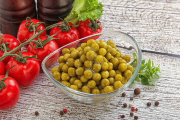 Canned sweet green peas conserve