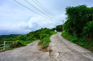 島根県隠岐、知夫里島の田舎道
