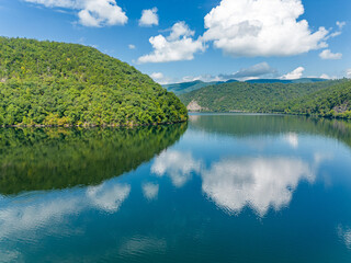 lake near tail of the dragon