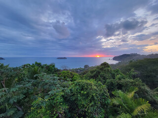 Obraz premium Sunset on a tropical beach