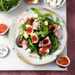 Arugula salad with figs and mozzarella cheese
