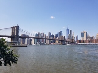 brooklyn bridge and skyline of Manhattan
