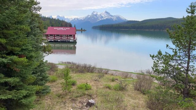 A beautiful morning on Maligne Lake in Jasper National Park