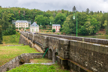 Le barrage du Lac des Settons