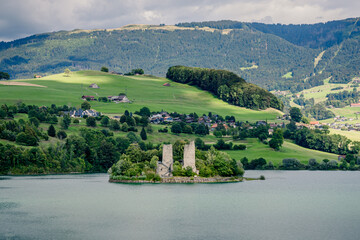 Île d'Ogoz sur le Lac de La Gruyère en Suisse