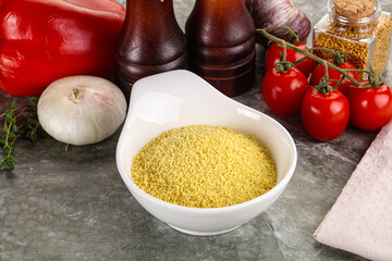 Raw dry wheat couscous grain
