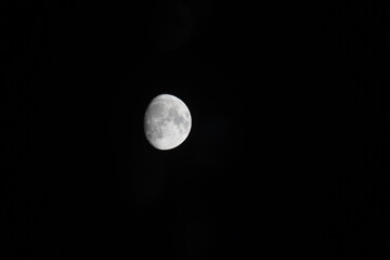 Obraz premium waxing gibbous moon on the sky