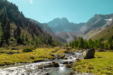 Tiefental Alm im Pitztal, Berglandschaft mit Bach