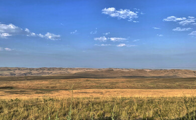 Fototapeta na wymiar Steppen Landschaft bei Udabno auf dem Weg zum Kloster Dawit Garedscha (David Gareja) in Kachetien, Georgien
