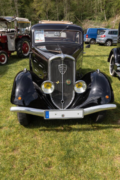 H&ouml;nningen, Deutschland, 20. Mai 2023, historischer Peugeot 201 auf einer Ausstellung