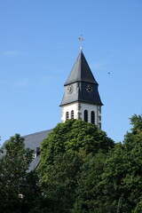 Fototapeta na wymiar Martinuskirche in Frankfurt-Schwanheim