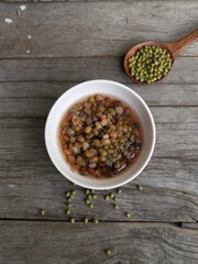 Obraz na płótnie Canvas Green beans with sugar soup