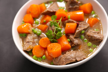 beef stew with carrot and pea