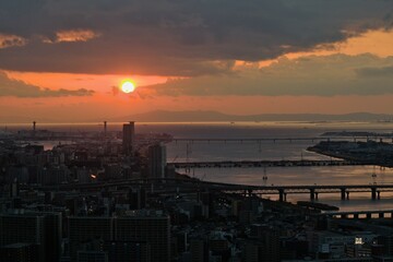 Fototapeta na wymiar sunset over the river and city